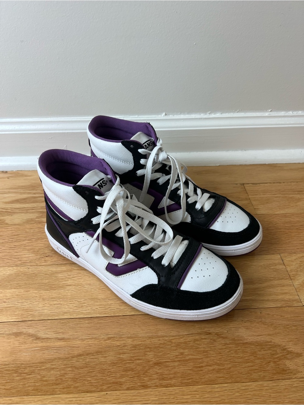 NWOT Vans Lowland Mid ComfyCush Serio Sneakers in Size W 8.5 / M 7